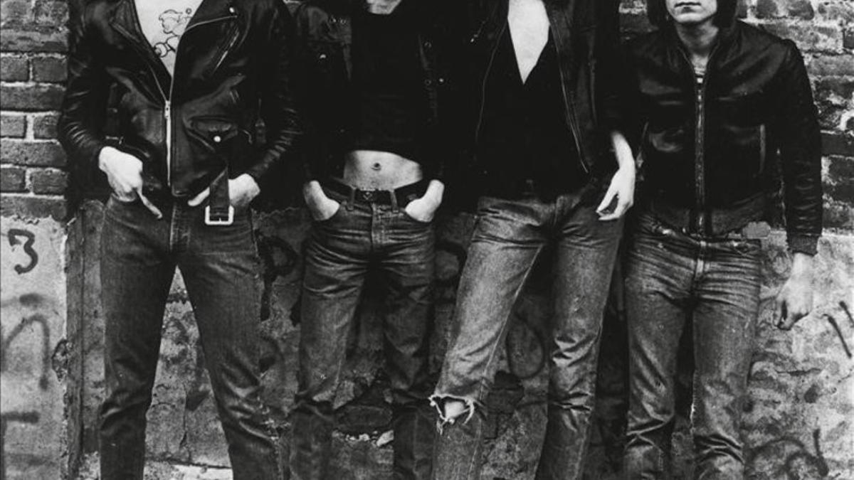 De izquierda a derecha, Johnny Ramone, Tommy Ramone, Joey Ramone y Dee Dee Ramone.