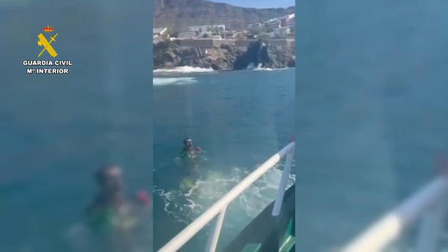 Continúa la búsqueda de una persona tras el golpe de mar en Tenerife que deja cuatro muertos