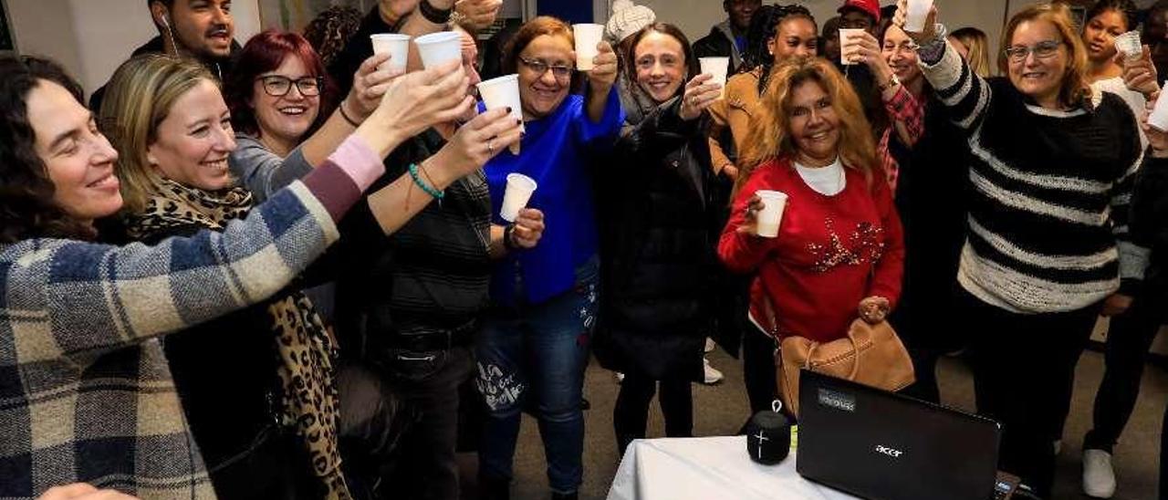 El brindis celebrado ayer en Accem.