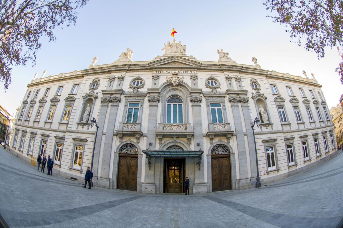 Imagen de archivo de la fachada del Tribunal Supremo, en Madrid. EFE/Fernando Villar. Añade texto y foto