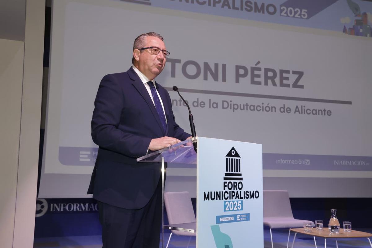 El presidente de la Diputación de Alicante, Toni Pérez, ha abierto este lunes el Foro de Municipalismo 2025