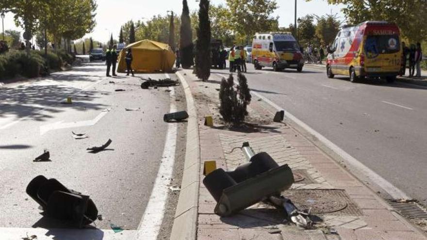 Un conductor atropella y mata a una mujer en un semáforo y se da a la fuga