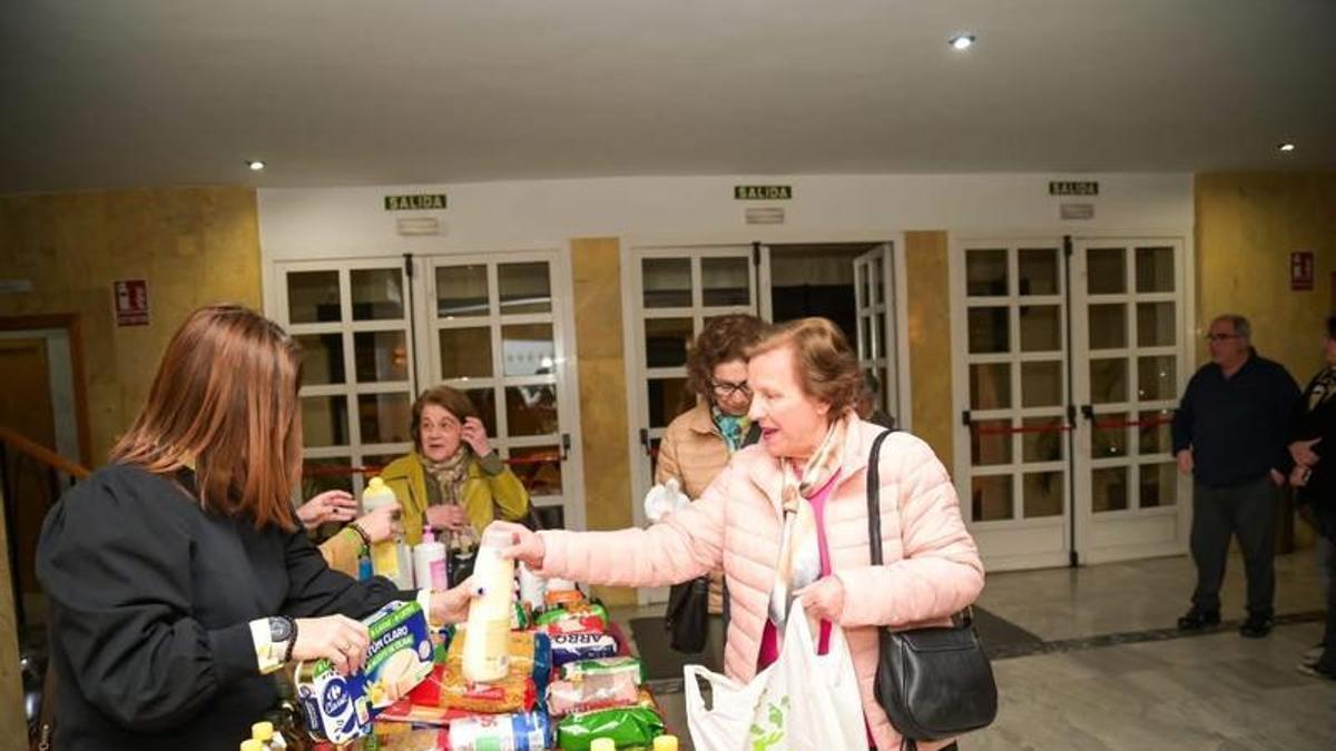 Recogida solidaria de alimentos en Villanueva de la Serena.