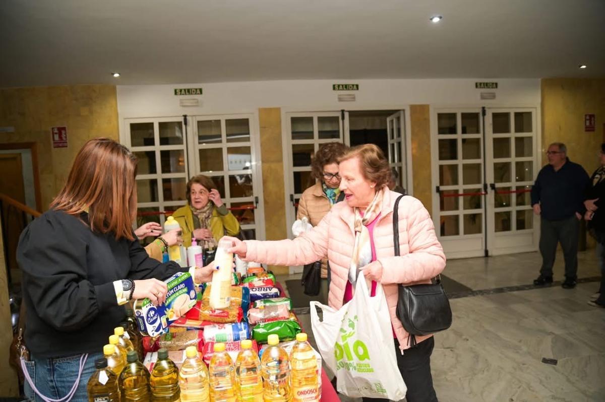 Recogida solidaria de alimentos en Villanueva de la Serena.