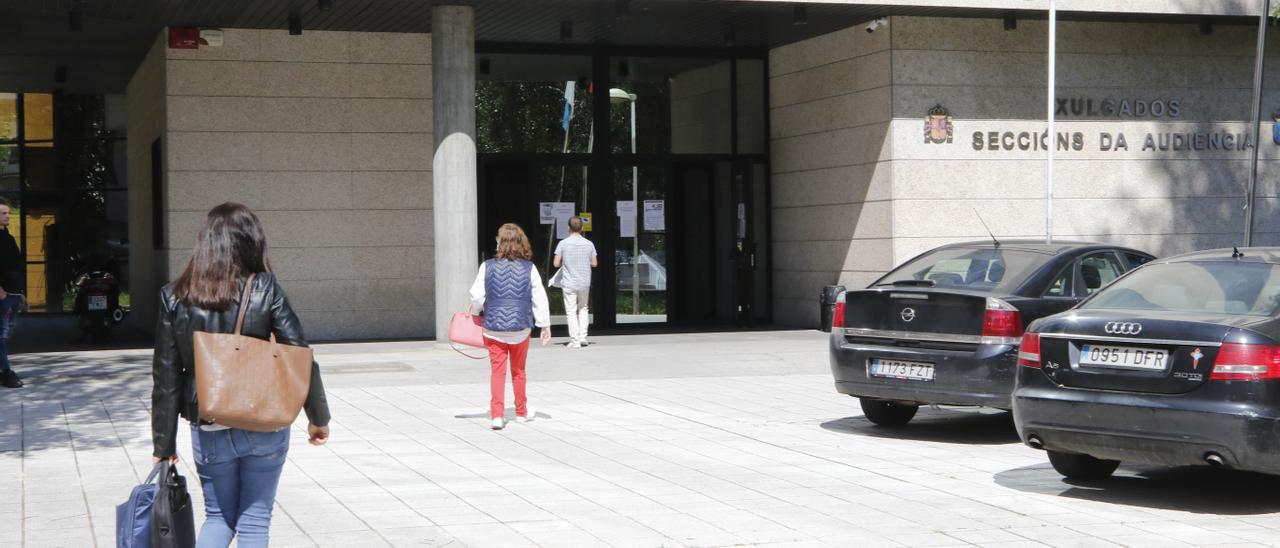 Entrada del edificio nuevo de los juzgados de Vigo