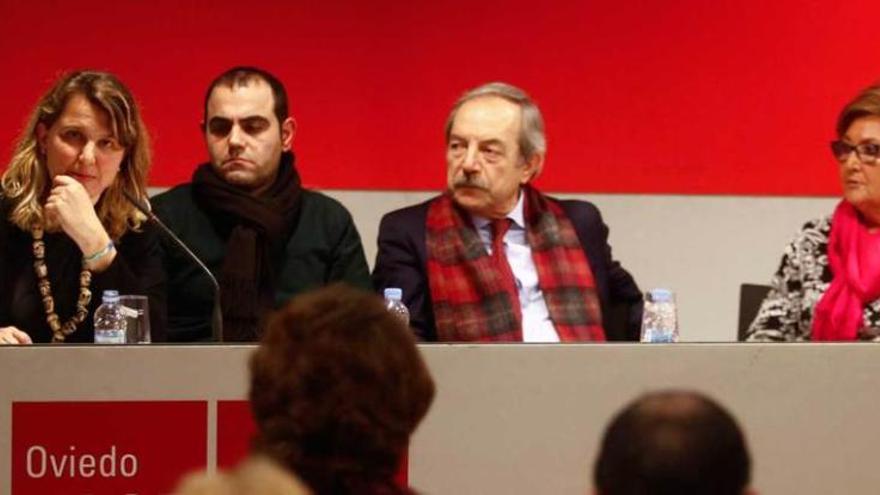 Por la izquierda, Patricia Oreña, Manuel Prieto, Wenceslao López y Rosa Suárez, ayer, en la sede de la AMSO.