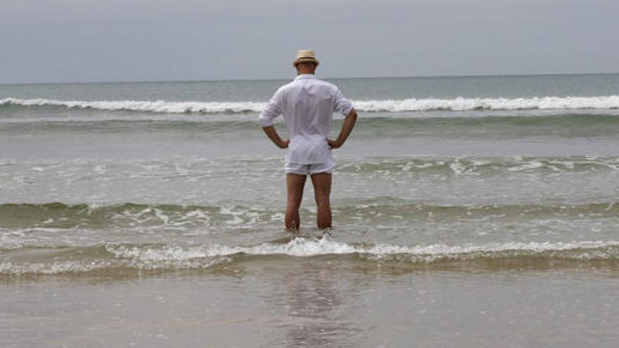 Un turista, en un playa del sudeste asiático.