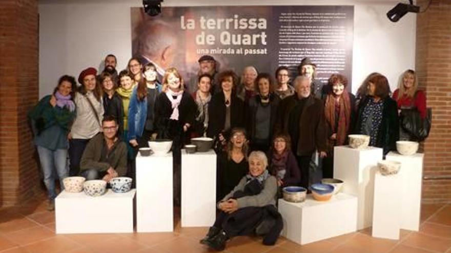 Artistes i assistents a la inauguració de l&#039;exposició.