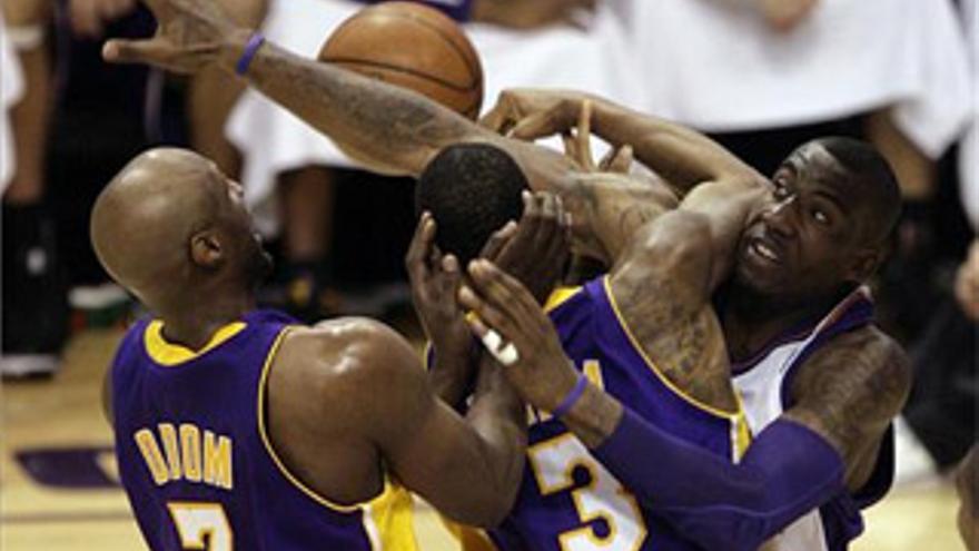 Los Lakers se imponen a los Suns de la mano de Bryant