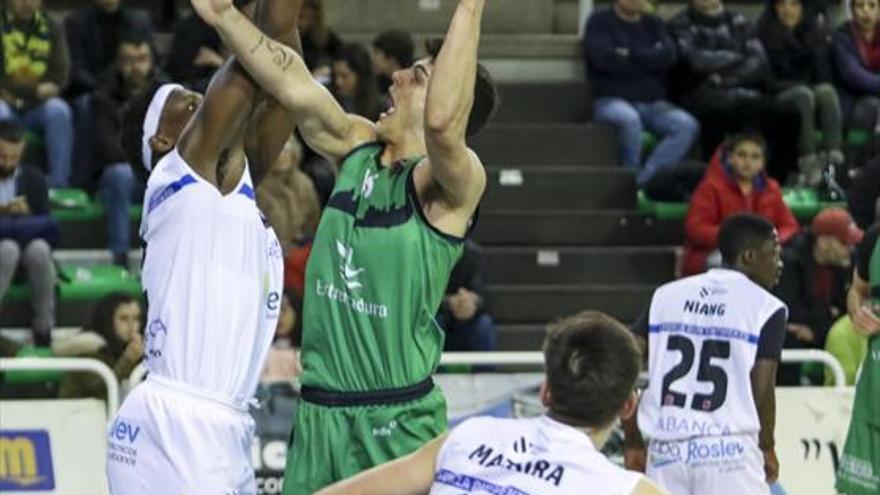 Cáceres ataca a los ‘playoffs’