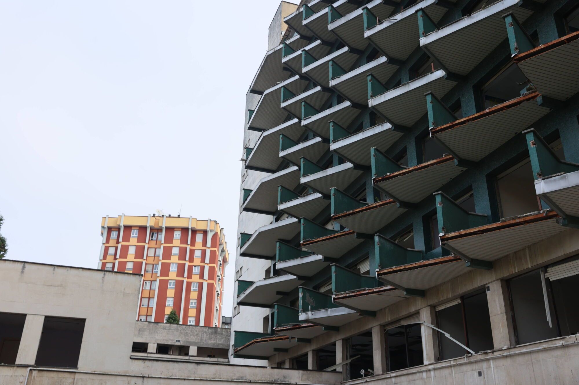 Viejo HUCA. Recorrido por cómo está el viejo hospital.