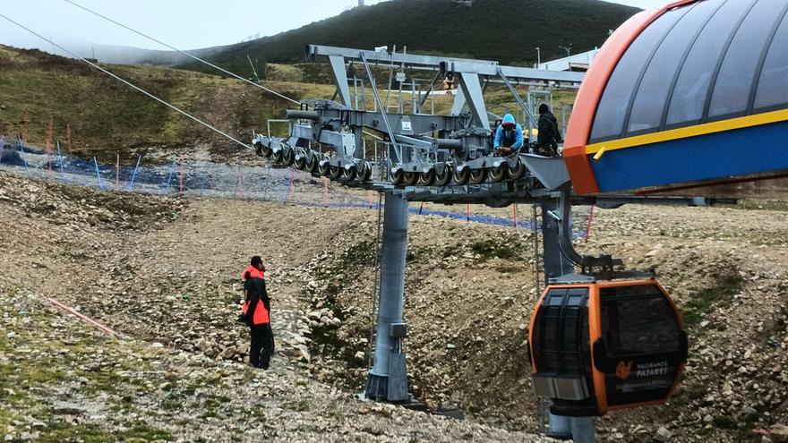 Otro &quot;finde&quot; sin nieve: el puente de Carnaval también se da por perdido en Pajares y Fuentes de Invierno