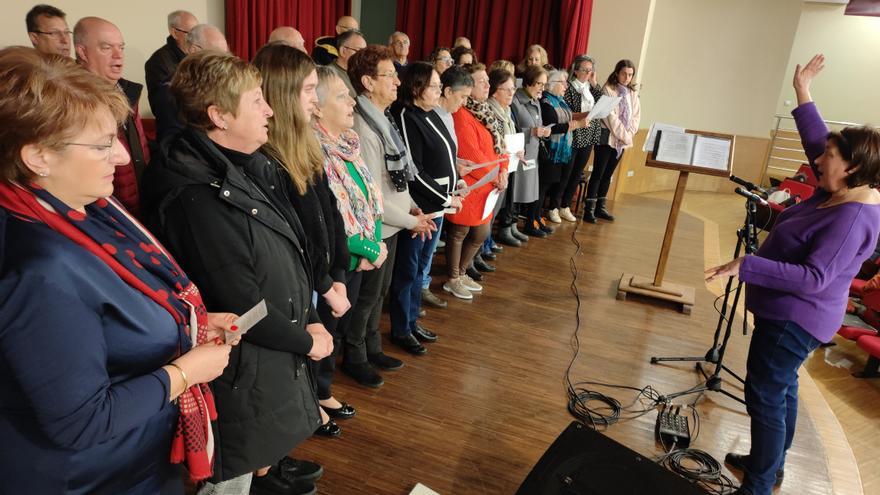 Unión musical en Tapia: diferentes colectivos del concejo se unen en un disco a beneficio de las fiestas del Carmen