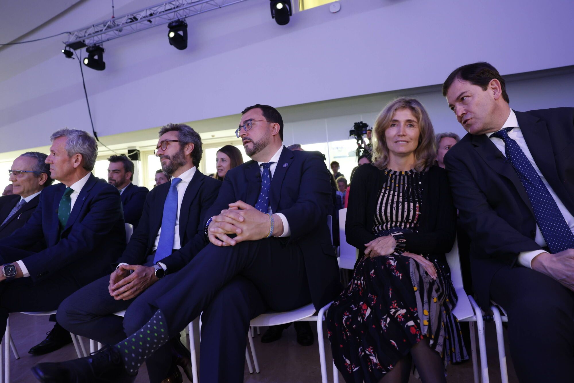 Los presidentes autonómicos de Galicia, Asturias y Castilla y León se suman al Foro del Noroeste para participar en una mesa redonda. 