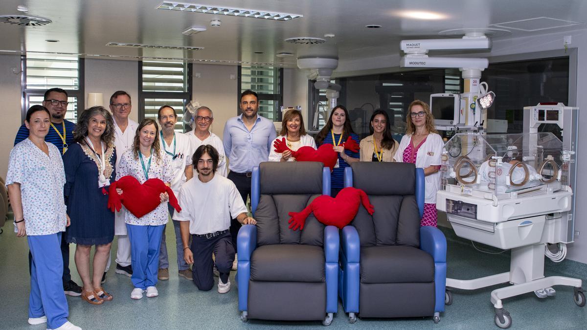 Imagen de presentación de los sillones donados a la unidad de Neonatología