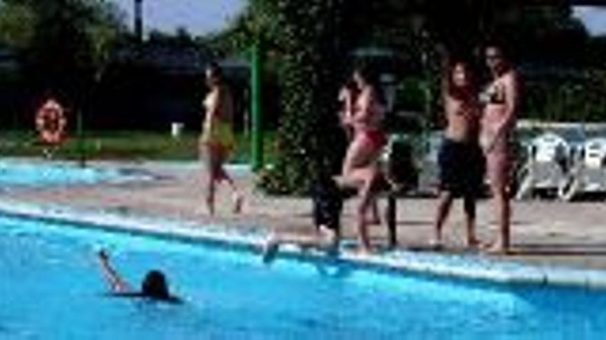 ¿De qué se habla en la piscina?