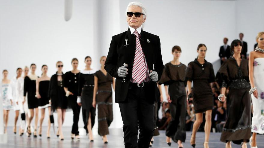 Mor als 85 anys el dissenyador alemany Karl Lagerfeld, el «Kaiser» de la moda