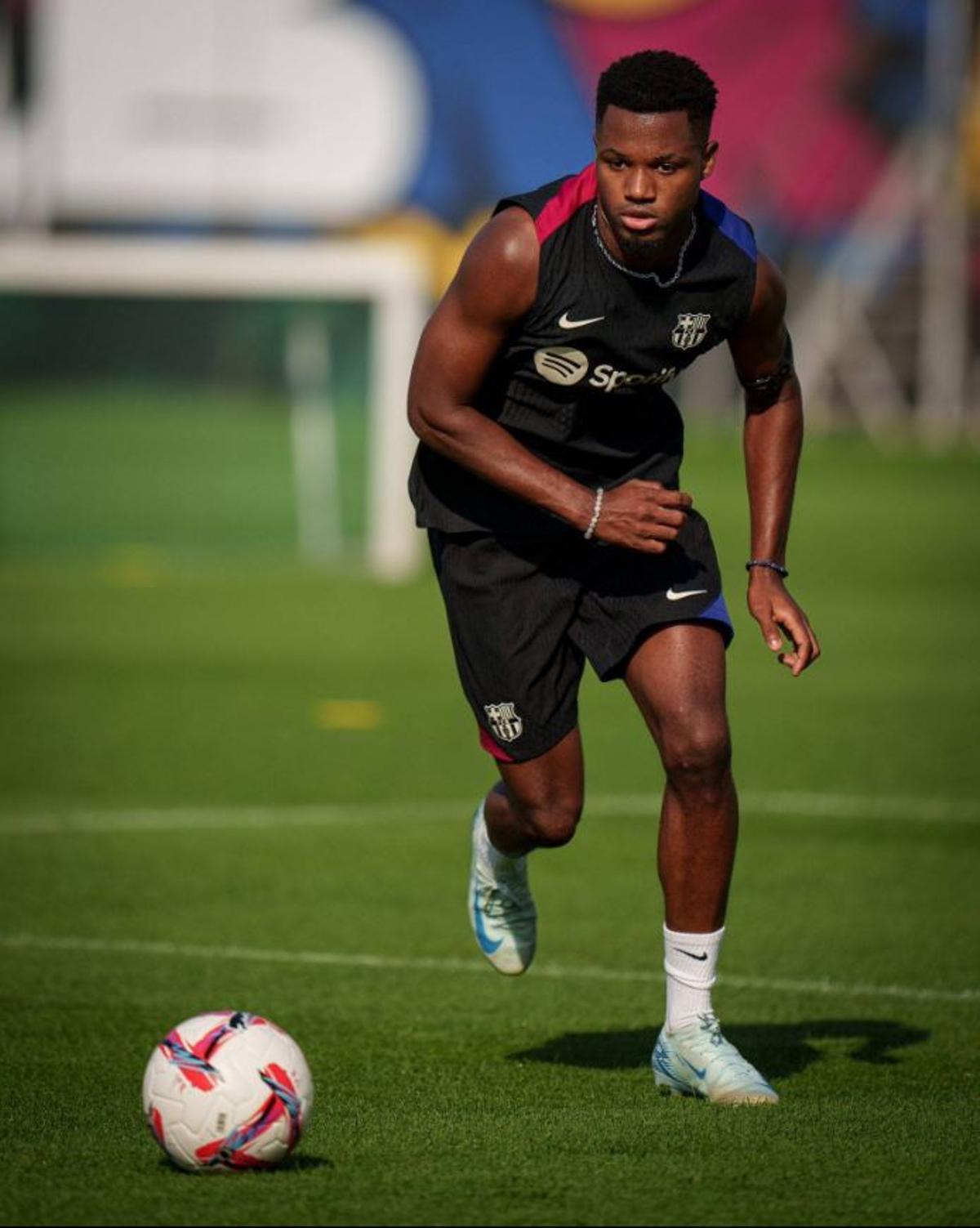 Ansu Fati entrenando en la Ciutat Esportiva Joan Gamper