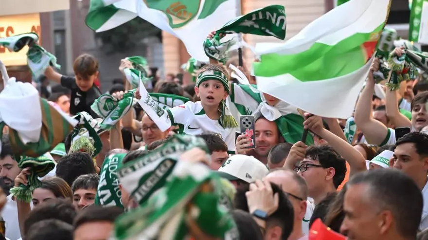 Elche toca el cielo: la ciudad celebra por todo lo alto el ascenso a Primera División