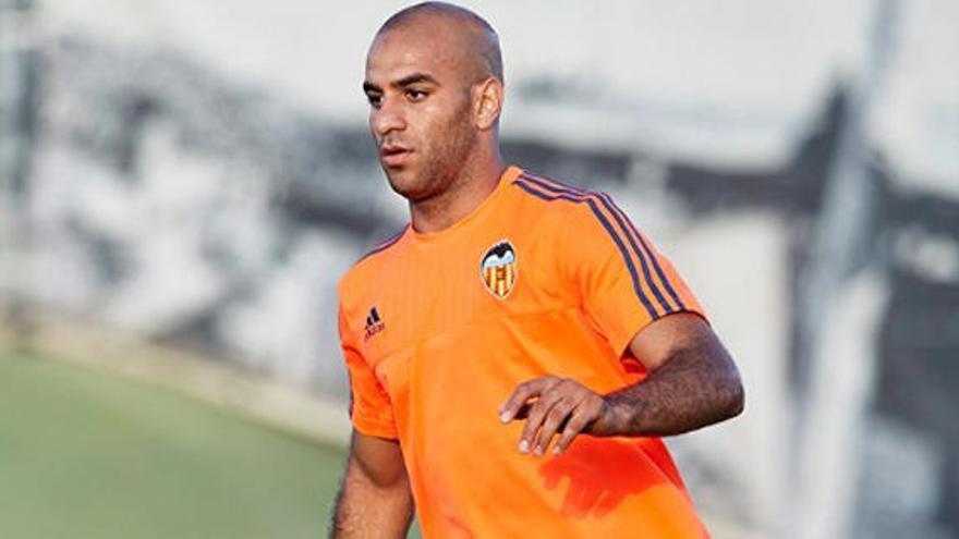 El jugador tunecino en el entrenamiento del Valencia.