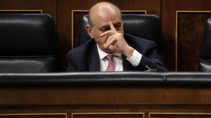 Fernández Díaz cobrará más como presidente de comisión que como ministro