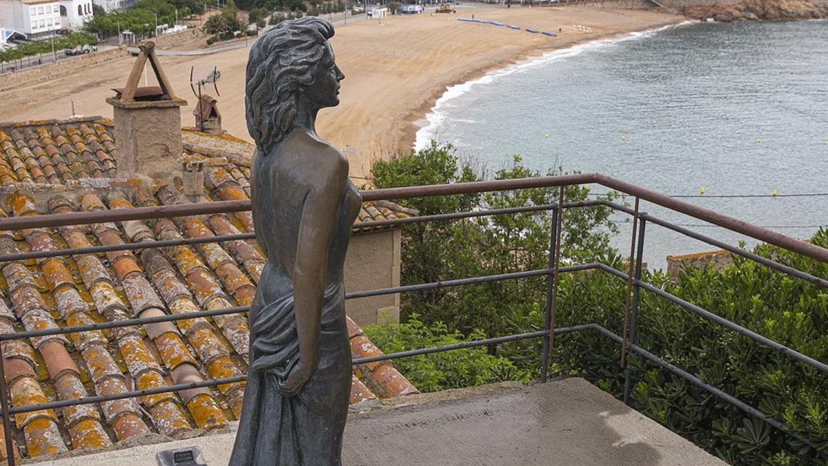 Estatua dedicada a Ava Gardner, en Tossa de Mar, donde rodó 'Pandora y el holandés errante'