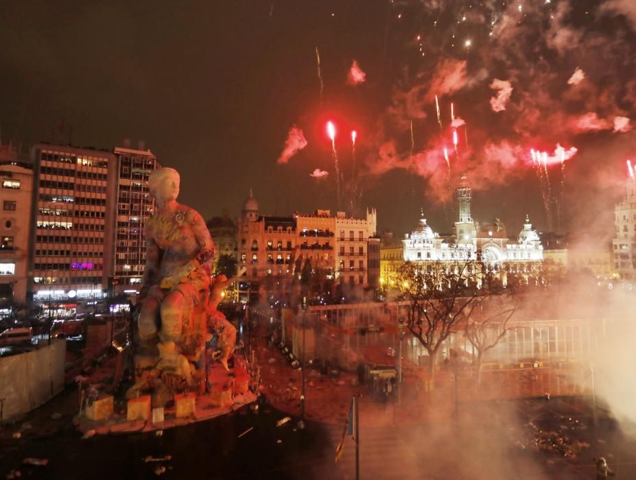 Cremà de la falla municipal 2019