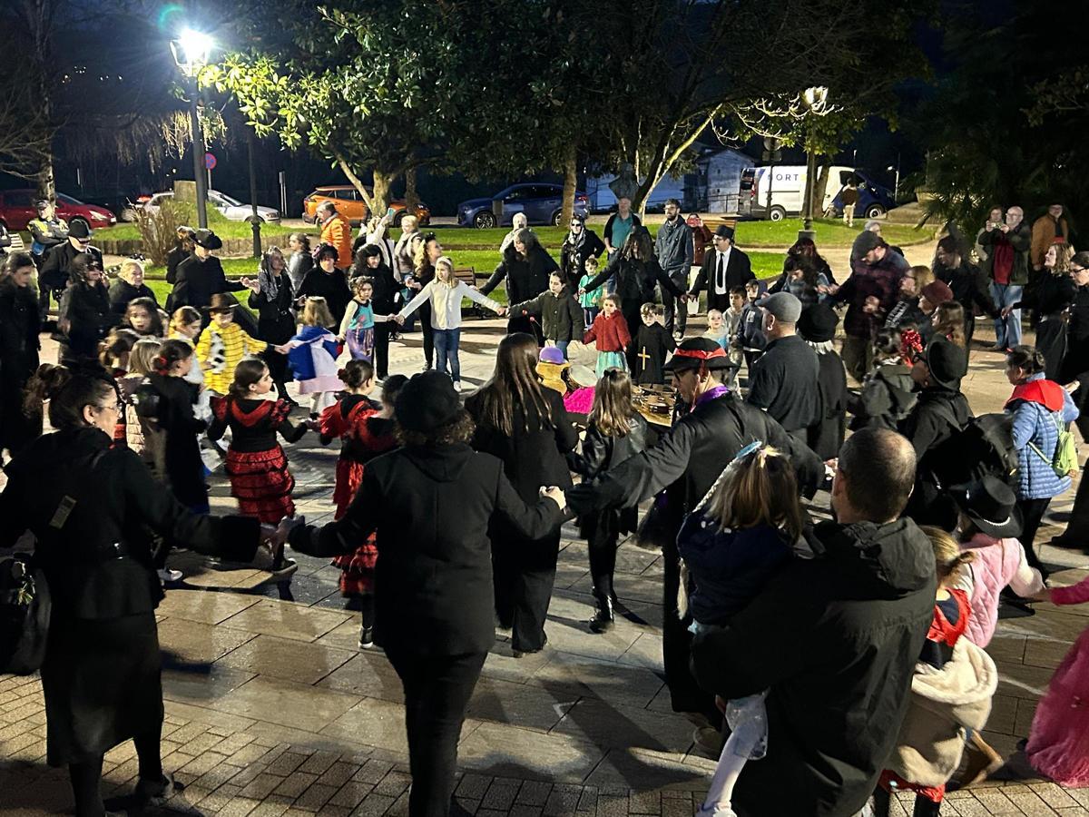EN IMÁGENES: Grado despide su carnaval y llora el enterro del moscón