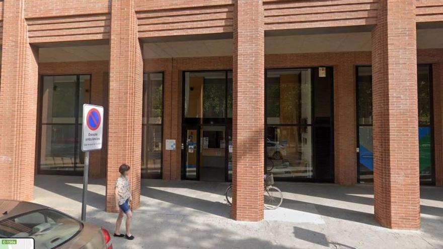 Treballadors del CAP de Banyoles reclamen el tancament d&#039;empreses que no són de primera necessitat