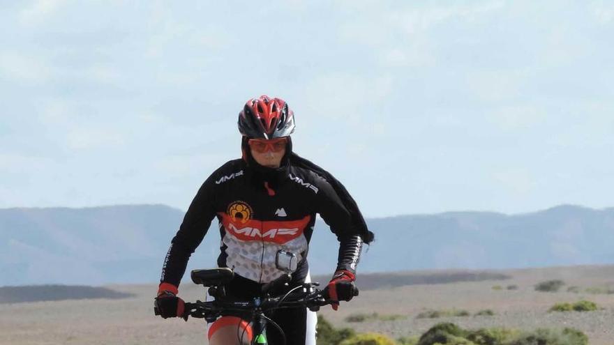 Judith Obaya, durante su recorrido por el Sahara.