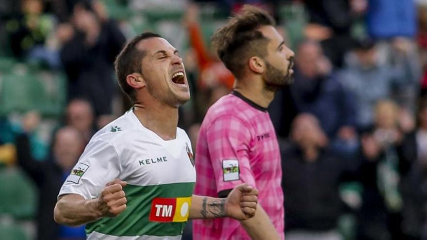 Collantes celebra su gol al Cornellà