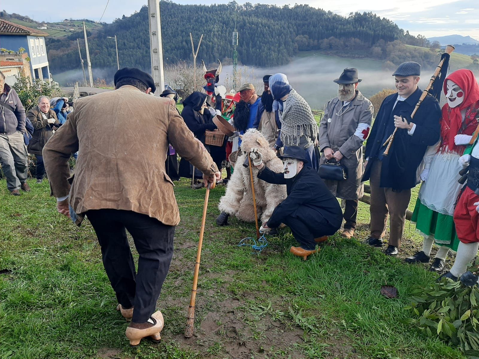 Los Aguilandeiros recorren San Xuan de Villapañada: así ha sido su recorrido por la parroquia moscona