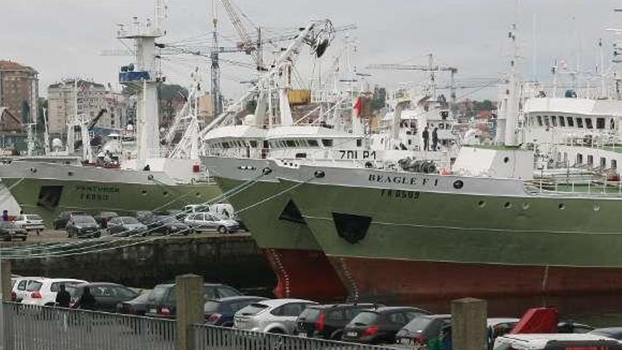 Barcos de altura amarrados en el puerto de Vigo.  // Jesús de Arcos