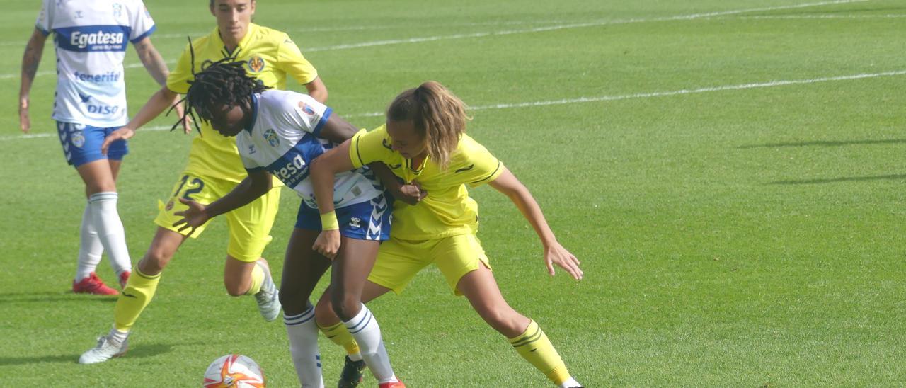 Las jugadoras del Villarreal lo intentaron sin fortuna ante el Granadilla Tenerife.