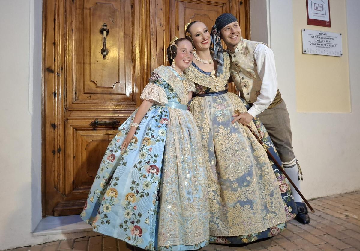 Las nuevas falleras mayores de Dénia y el presidente de la Junta Local Fallera