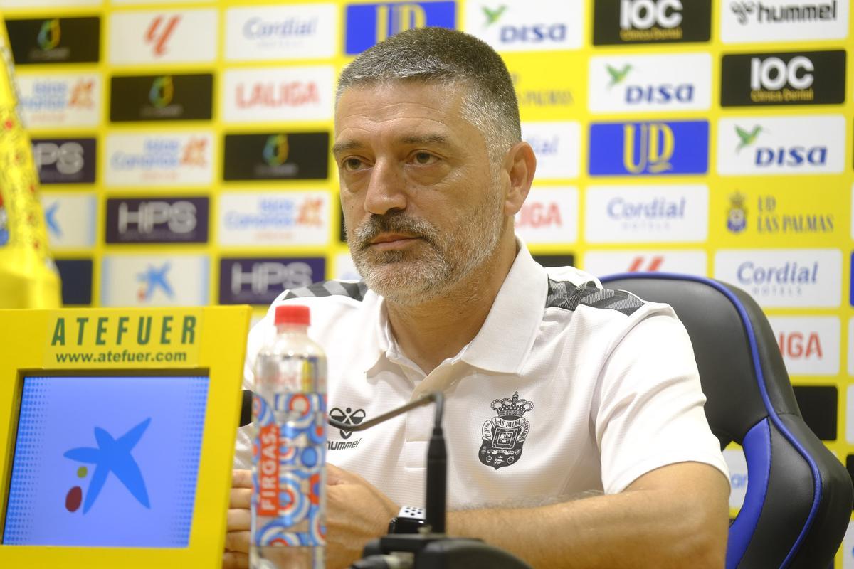 Rueda de prensa de Pimienta en la previa de la UD Las Palmas - Real ...