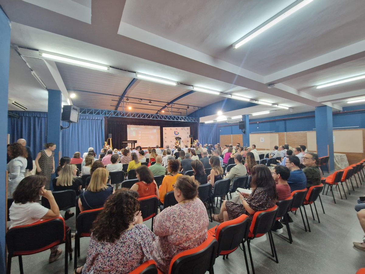 El salón de actos acogió la celebración de los 25 años del IES Gran Capitán.
