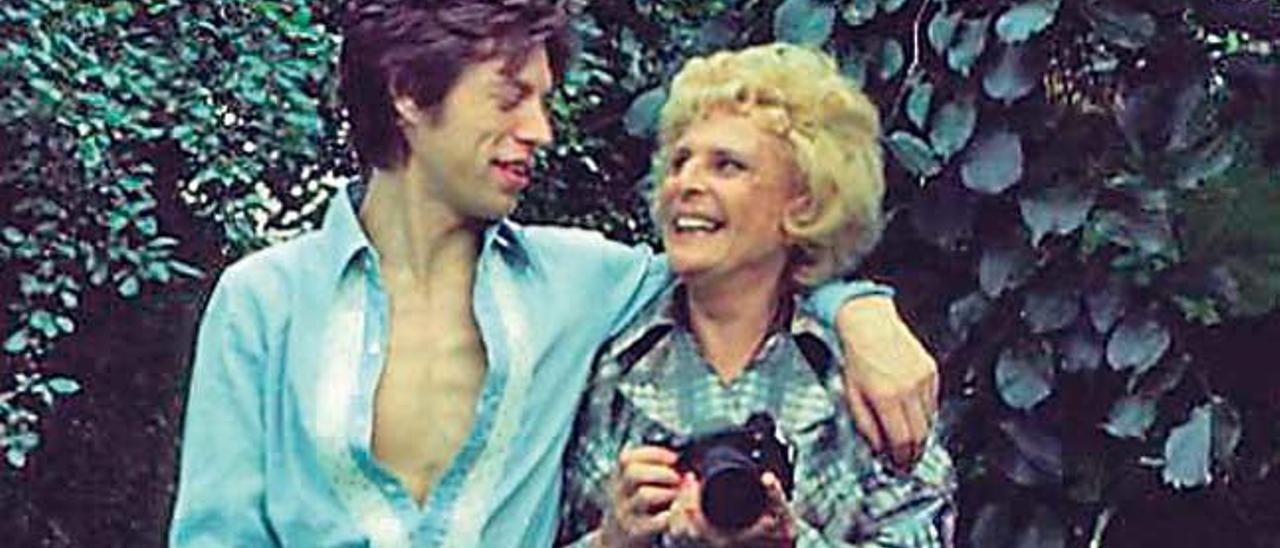 La realizadora Leni Riefenstahl, con Mick Jagger.