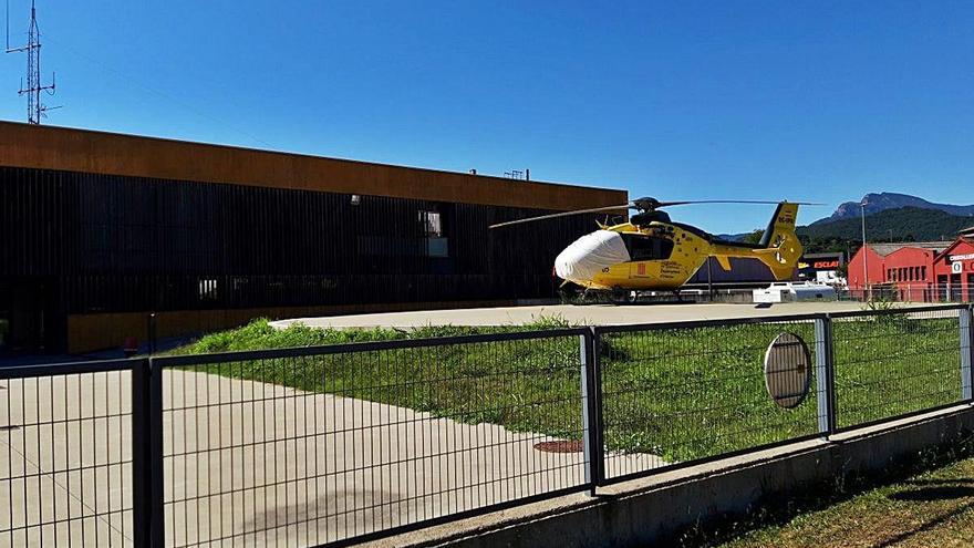 L&#039;helicòpter, estacionat al Parc de Bombers d&#039;Olot.