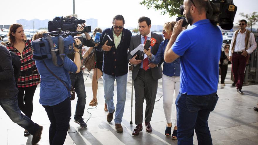 El exalcalde de Marbella Julián Muñoz, ayer a su llegada a los juzgados de Málaga.