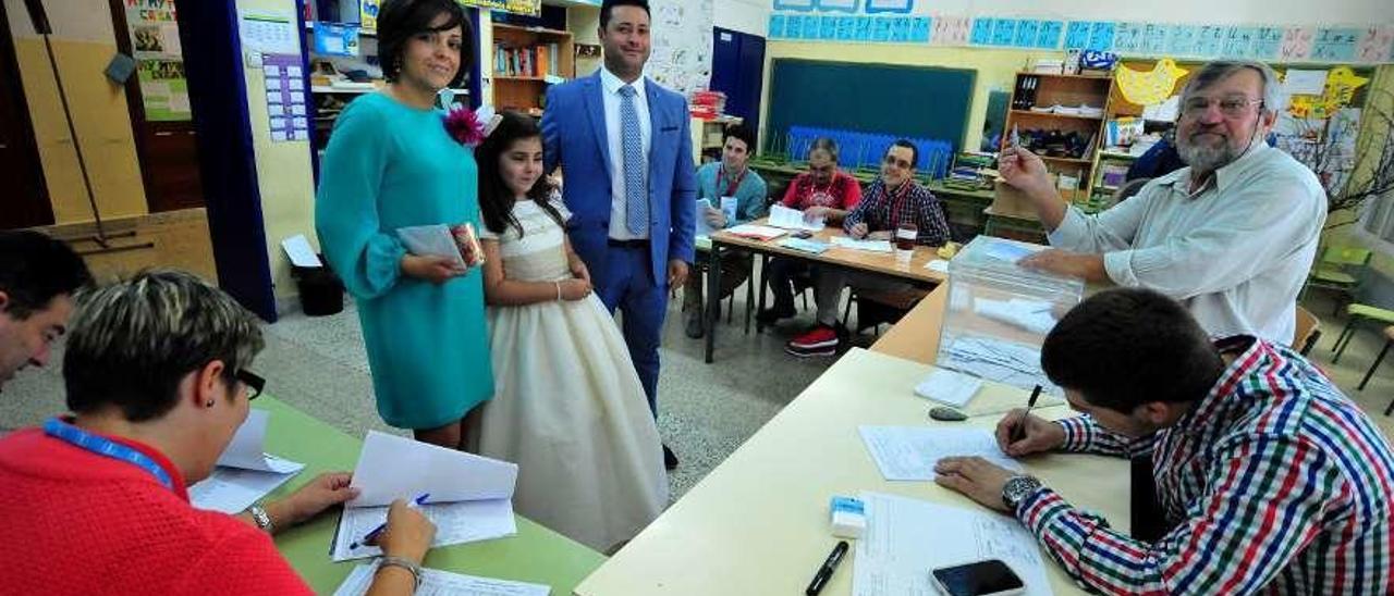 El colegio público Magariños, de Cambados, en unas elecciones anteriores. // Iñaki Abella