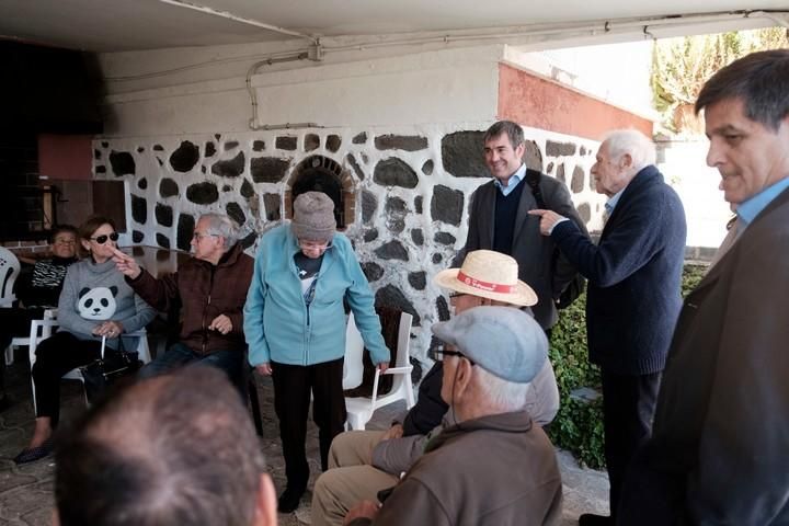 El Presidente D. Fernando Clavijo Batlle en visita oficial al municipio de Santa Brigida acompañado de José Armengol, alcalde del municipio a 9 de Febrero de 2017. (Foto: Arturo Rodriguez/Presidencia GobCan).