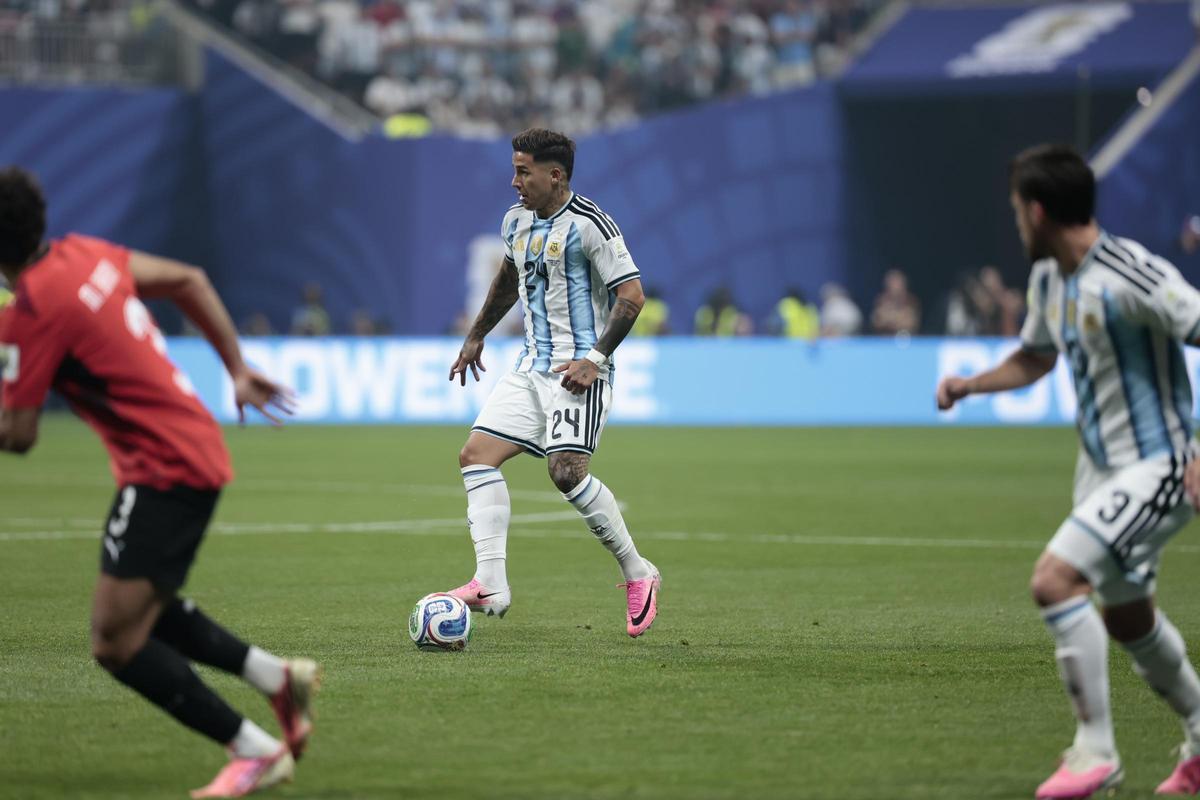 Enzo Fernández ante Egipto.
