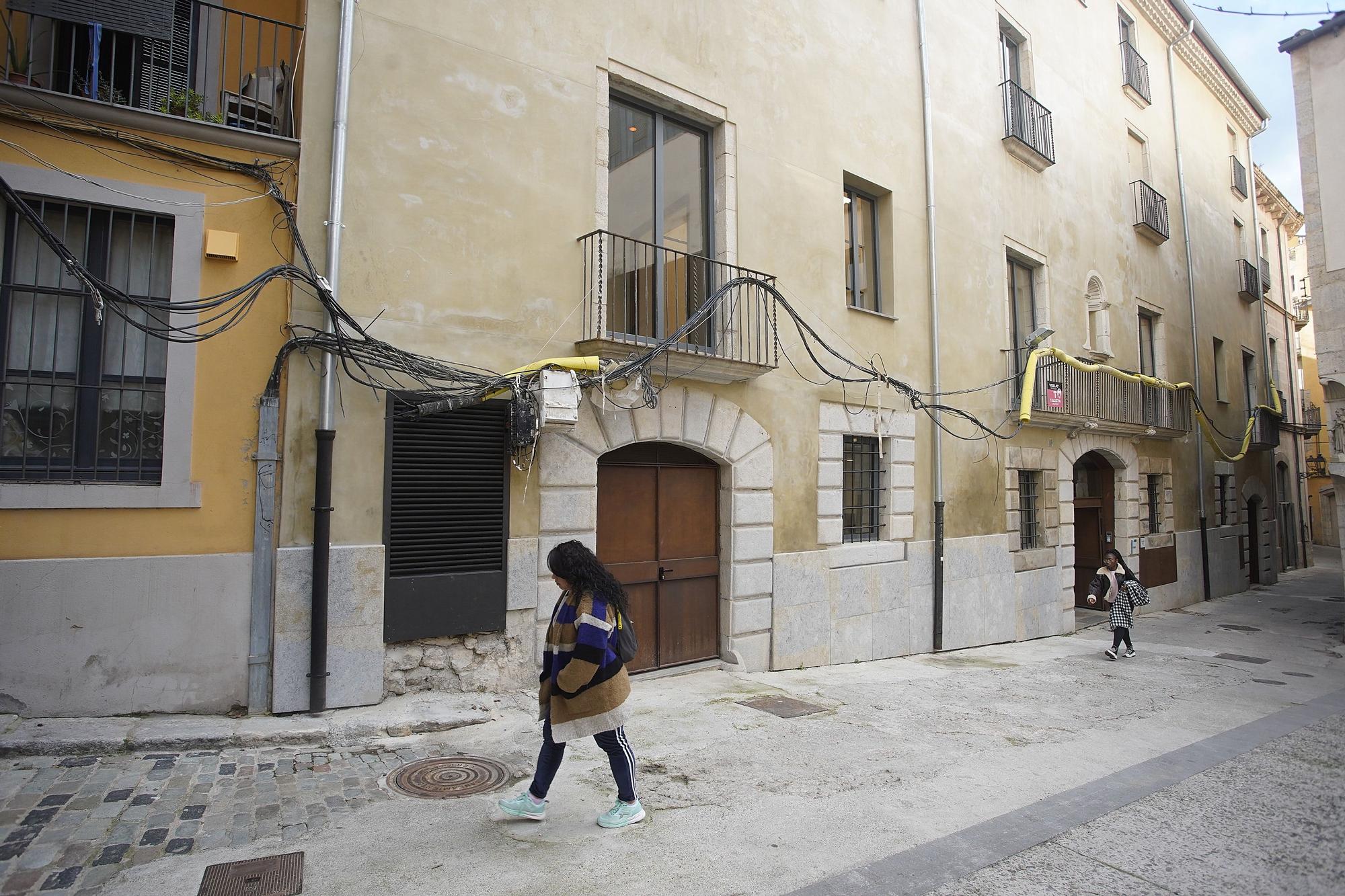 Queixes dels veïns del Barri Vell pel mal estat del cablejat de l'antic cinema Modern