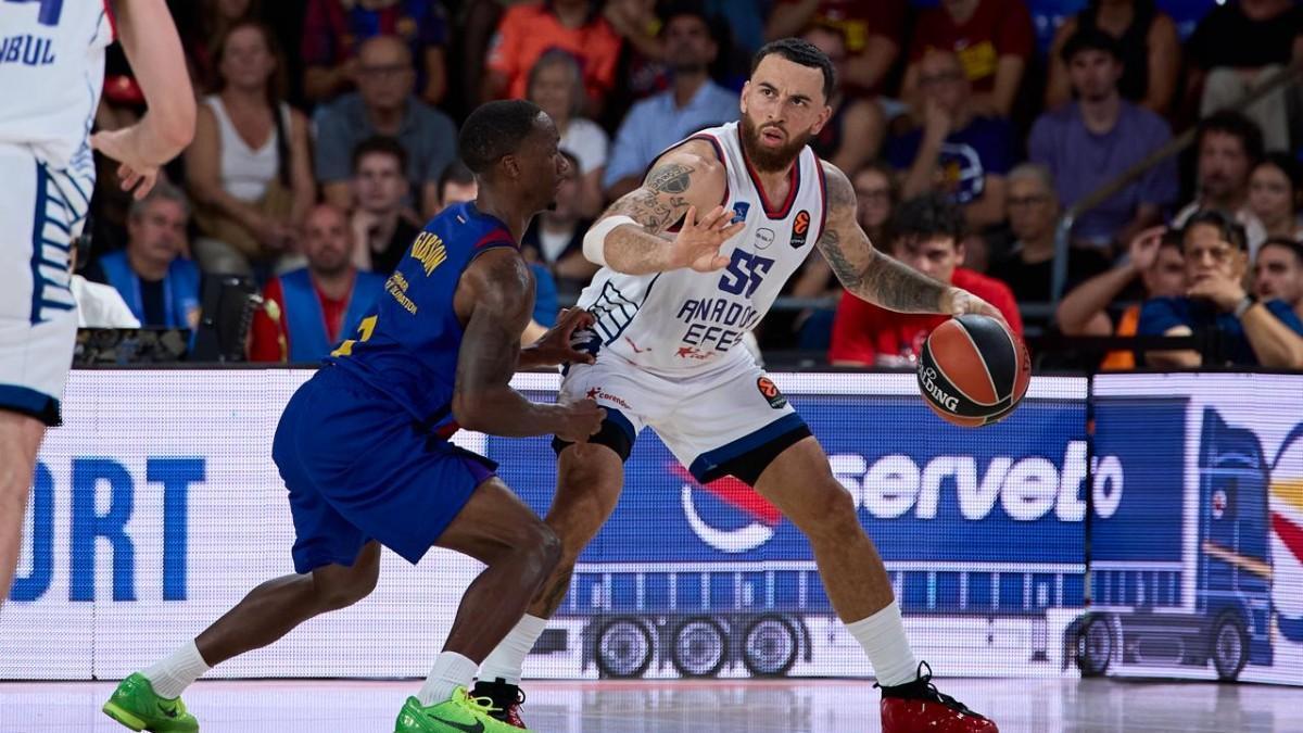 Mike James, de los más destacados de Anadolu Efes