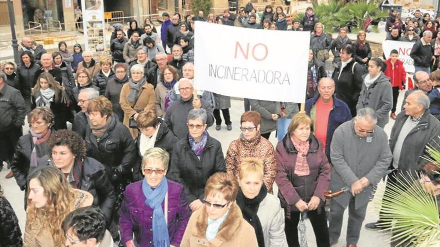 Policía y Seprona vigilarán que ya no entren residuos en Reyval el viernes