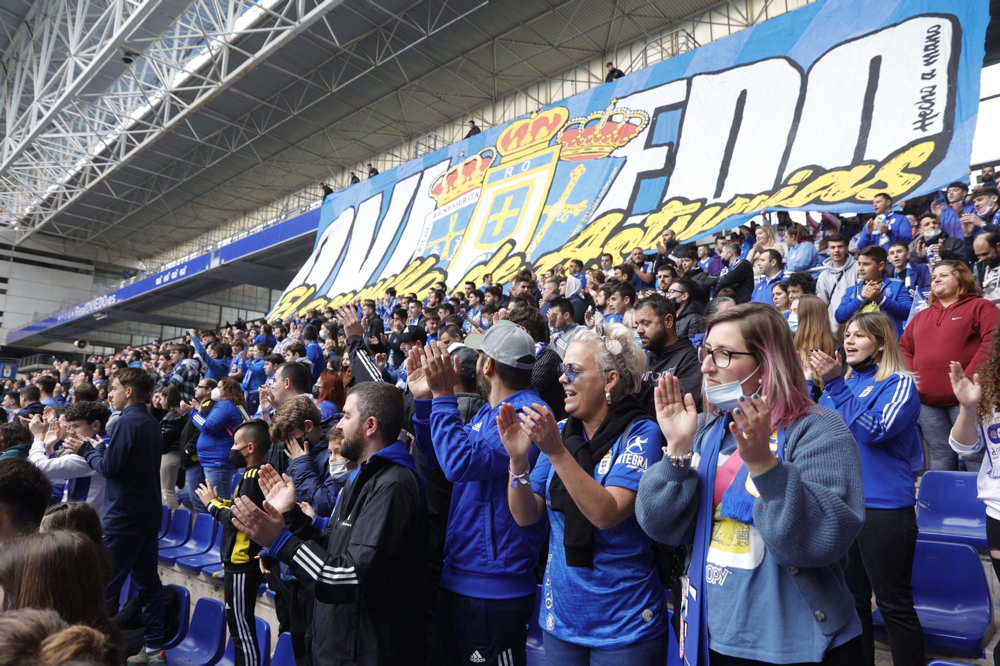 EN IMÁGENES: Miles de hinchas azules animan al equipo antes del derbi en un entrenamiento en el Tartiere
