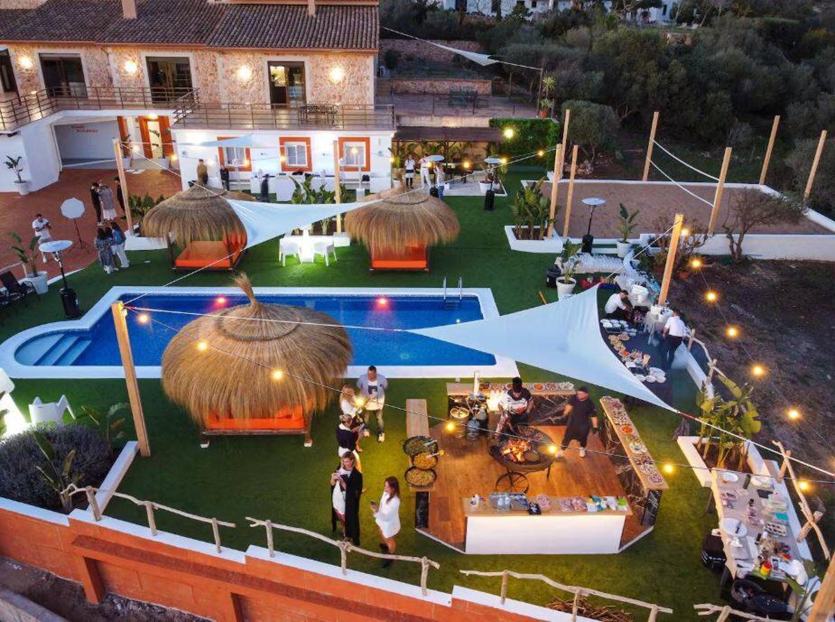 Una de las fotos con las que se anuncia en Airbnb la vivienda turística ilegal Villa Sunset Boulervard Lujo, en Puntiró, en Palma.