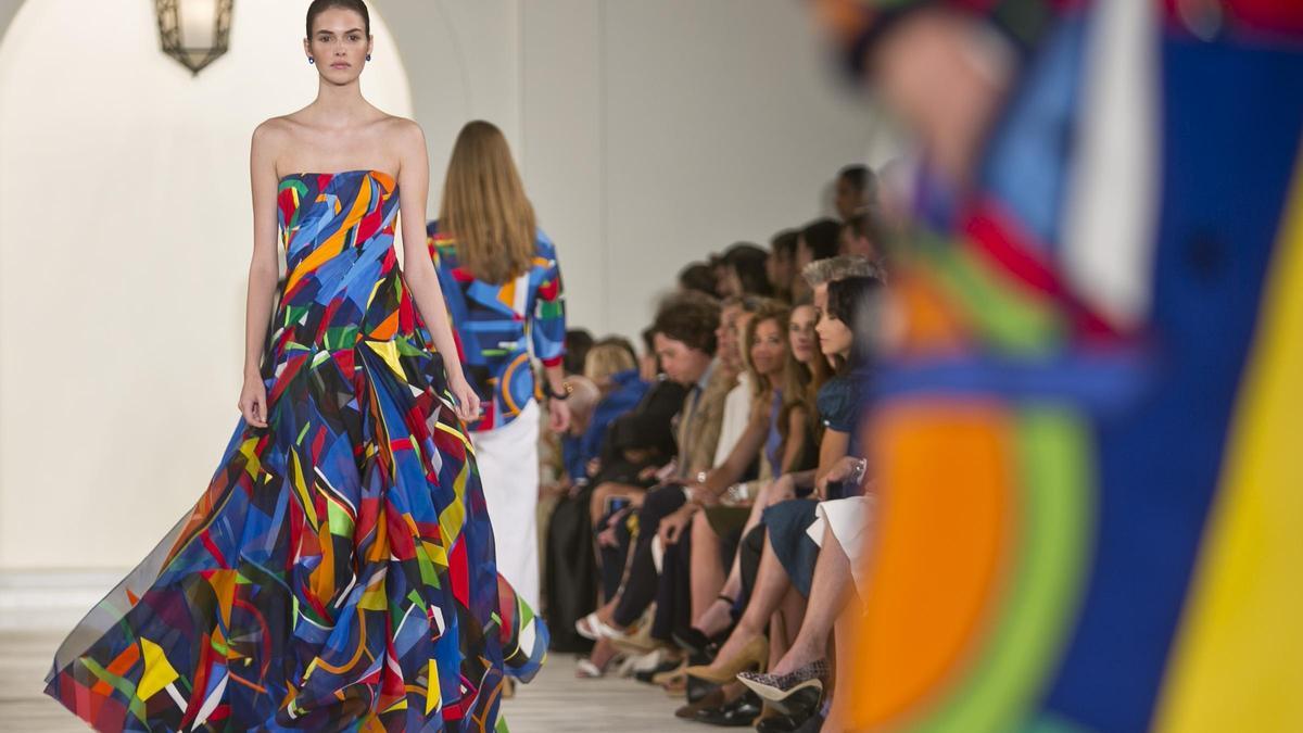 Nueva York Fashion Week: Ralph Lauren Primavera/Verano 2016, vestido estampado multicolor