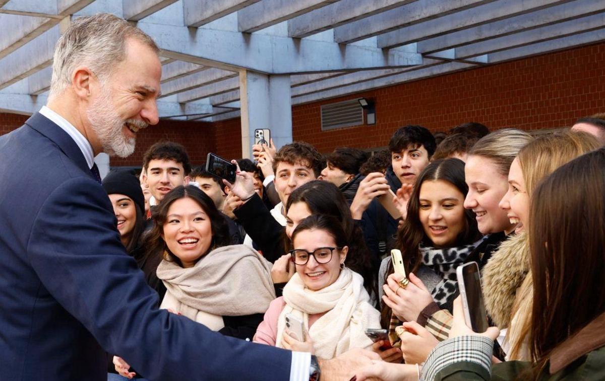 El Rei reivindica la utilitat de la Corona el dia que es publica el llibre de l’emèrit